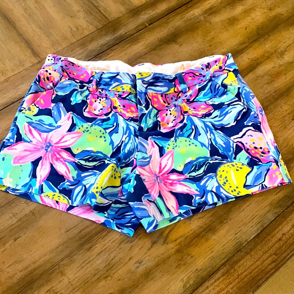 Lilly Pulitzer Callahan stretch shorts. Size 4.